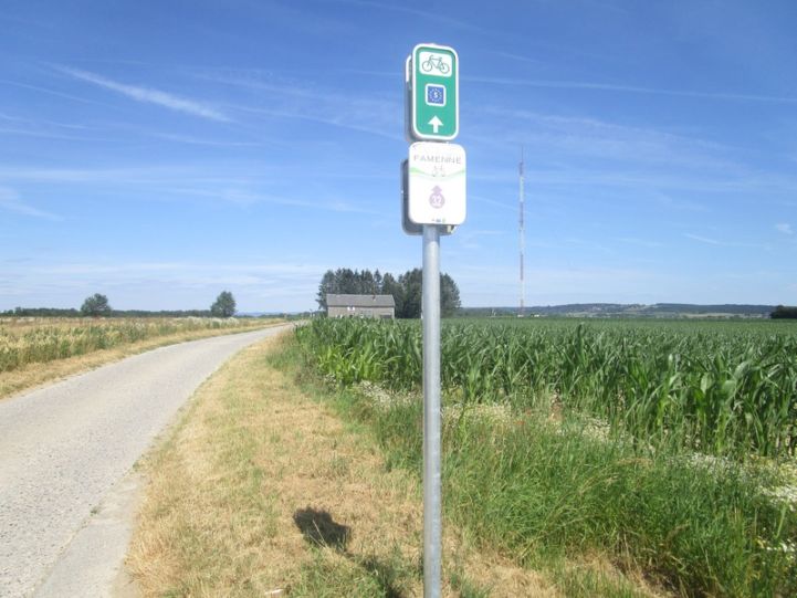 Signage on the EV5.JPG