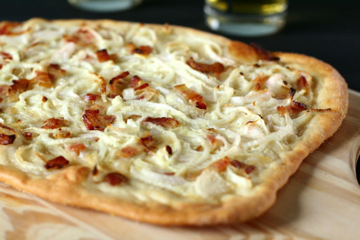 Tarte_flambée_alsacienne.jpg