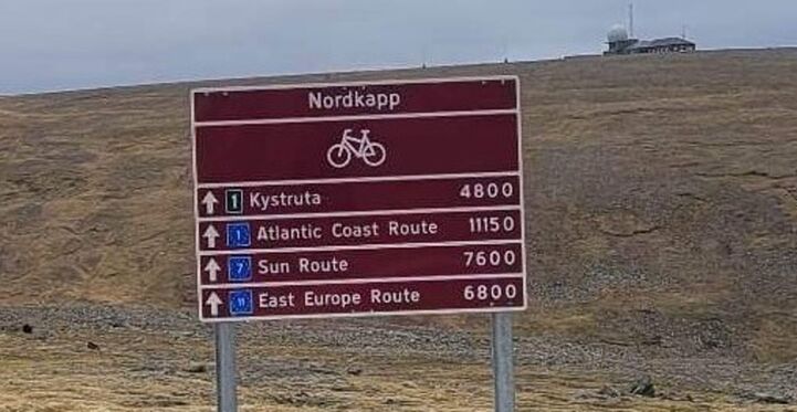 EuroVelo 1, 7 and 11 signs at the North Cape, Norway © Statens Vegvesen