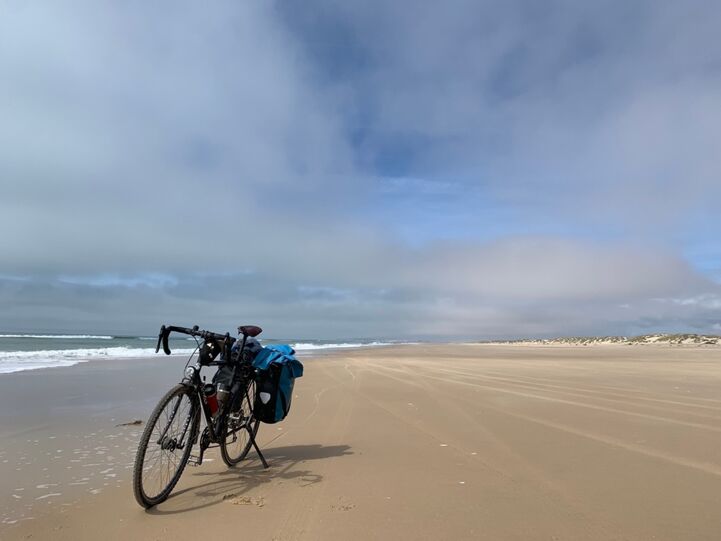 Cycling 30 kilometers along the beach between Matalascañas and Sanlúcar de Barrameda (Andalusia) at low