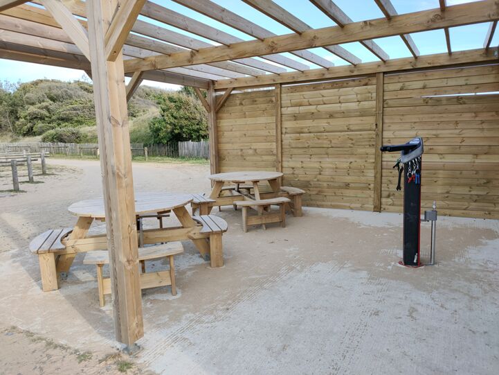 A rest area along EuroVelo 1 - Atlantic Coast Route in France. Photo: Corentin Niort