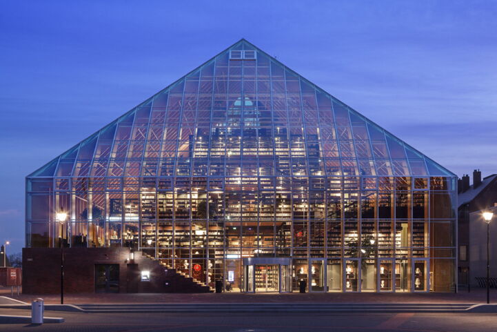 Glass-made library in Spijkenisse.