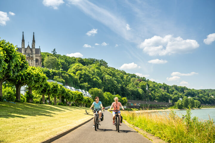 Romantischer Rhein-2023-279-Rheinradweg, Apollinariskirche, Remagen.jpg