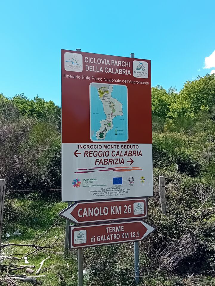 Ciclovia dei Parchi della Calabria_segnaletica attuale in attesa dell'integrazione EV.jpg