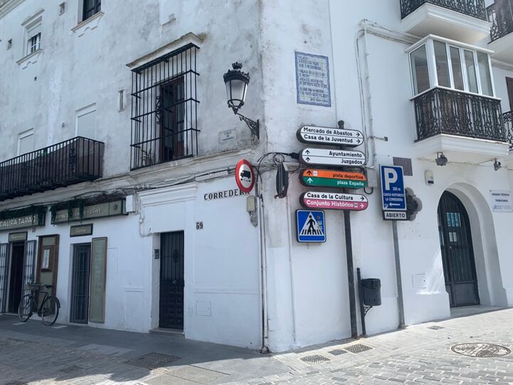 A welcome stop in Vejer de la Frontera (Andalusia), one of the white towns near Africa.