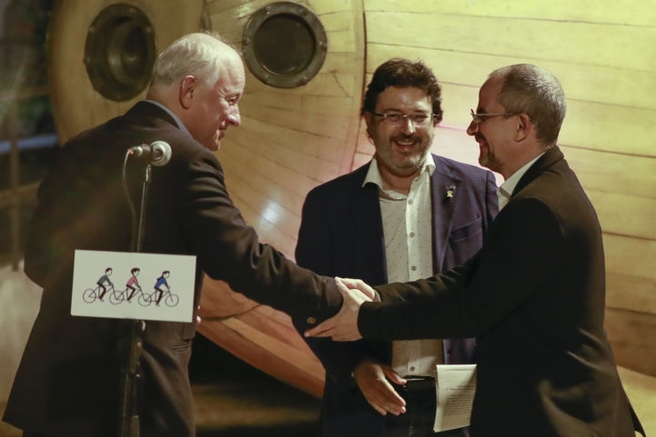 Henk Swarttouw, ECF President greets Manuel Valdés,  Manger of Mobility and Infrastructures of Barcelona City Council, and Isidre Gavin, Secretary of Territory and Mobility, Generalitat de Catalunya, at the Welcome Reception