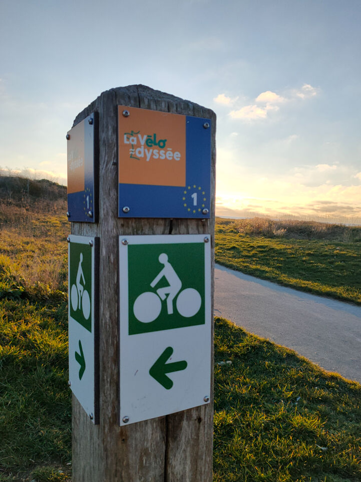 EuroVelo 1 sign along La Vélodyssée. Photo: Corentin Niort