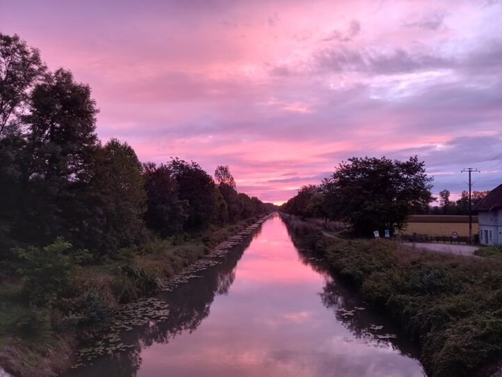 Sunrise on the canal in Doubs