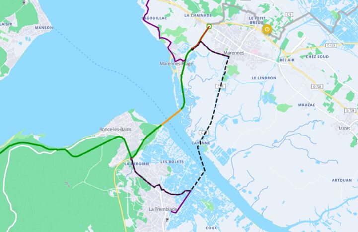 Alternative safe itinerary with the ferry boat indicated in dashed black on the map