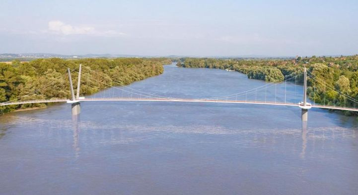 First cycling bridge crossing the Danube in Hungary along EuroVelo 6 – Atlantic Black Sea between Dunabogdány and Kisoroszi