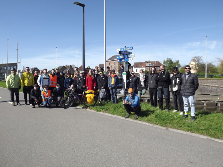 Group picture - field trip along EuroVelo 5 during the EuroVelo Route Inspectors' Training 2024 © ECF