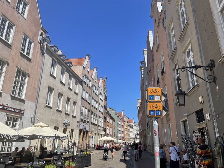 EuroVelo 9, 10 and 13 signs in central Gdansk. Photo: Alexandra Fournier