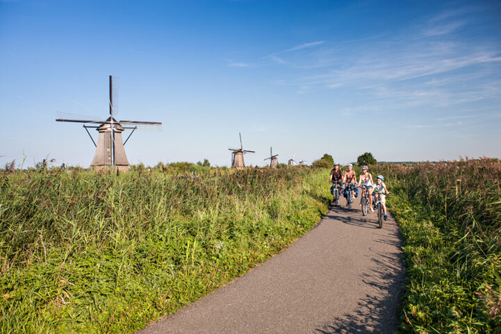 Kinderdijk windmills – the most important stop on EuroVelo 15 in Netherlands with your kids.