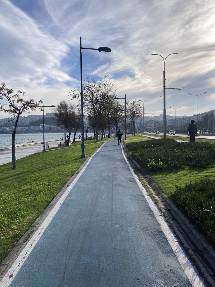 Izmir’s bike lanes.png