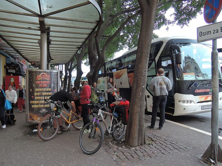 Transport de bicyclettes sur Autotrans Rijeka, Croatie ©IIya Kuzhekin