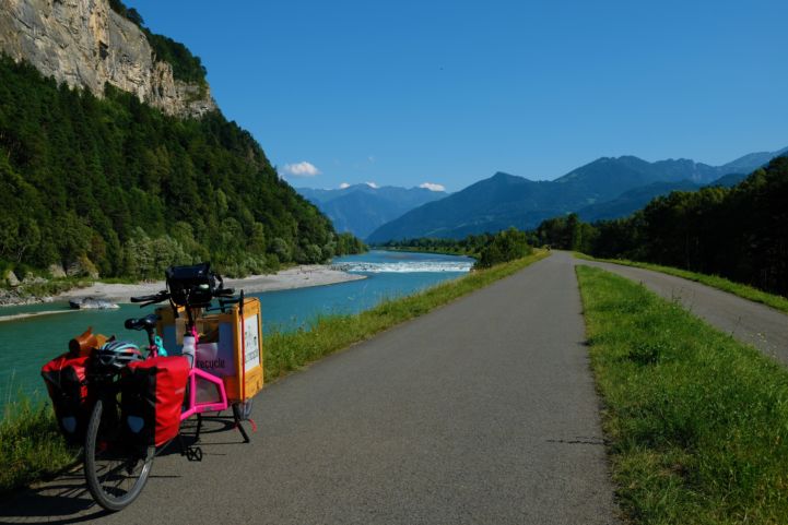 Great cycling paths along the Rhine, near Fläsch in Switzerland.jpg