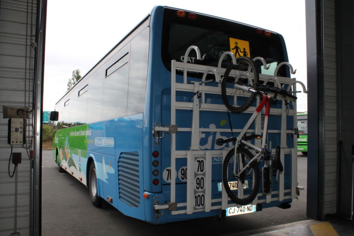 Fahrradtransport auf dem Irisbus Crossway ©Kev22 (https://commons.wikimedia.org/wiki/File:Irisbus_Crossway_-_Ti'Bus_porte-vélos.jpg)